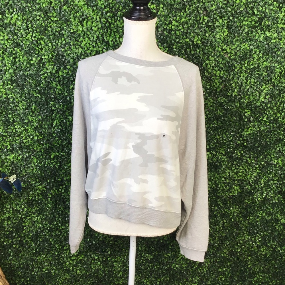 NWT American Eagle Outfitters Gray camo crew neck ‎ Sweatshirt